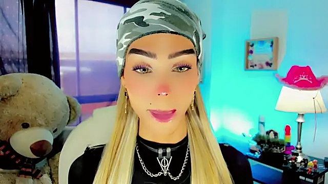 Snapshot of dollswit01 chatting on 01-25-25, 07:39 dollswit01 online show from 01-25-25, 07:39