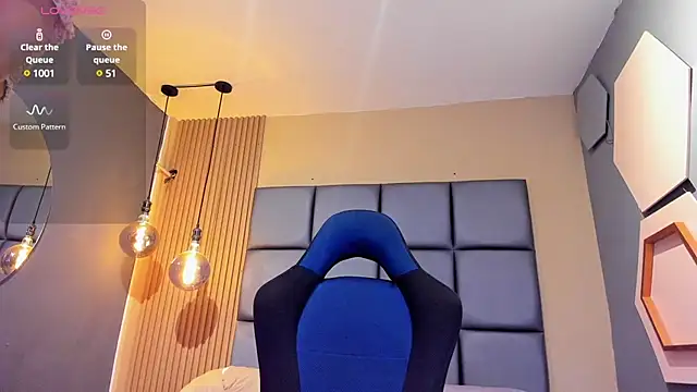 HOTTY RED  online show from 12-12-24, 06:53