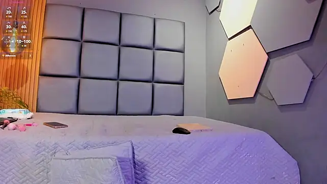 HOTTY RED  online show from 09-19-25, 06:30