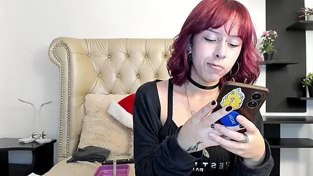 Snapshot of AlexaFoxy18 chatting on 12-08-24, 05:07 AlexaFoxy18 online show from 12-08-24, 05:07