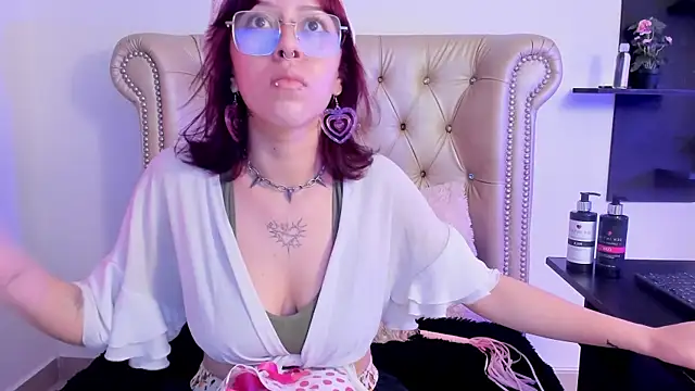 Snapshot of AlexaFoxy18 chatting on 01-18-25, 05:20 AlexaFoxy18 online show from 01-18-25, 05:20