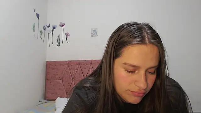 Snapshot of Serenity chatting on 10-31-25, 12:00 Serenity online show from 10-31-25, 12:00