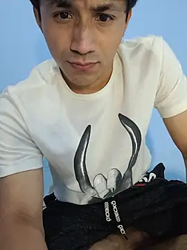 charlesss19 online show from 11-03-25, 05:14