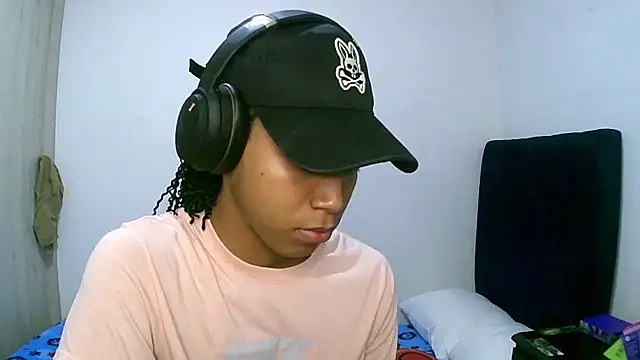 Snapshot of sexy_diamante_ chatting on 11-23-25, 03:17 sexy diamante online show from 11-23-25, 03:17