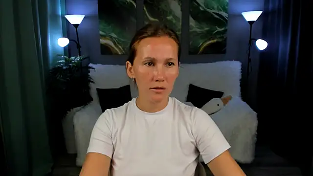 Snapshot of MichelleOrtis chatting on 09-17-25, 12:51 MichelleOrtis online show from 09-17-25, 12:51