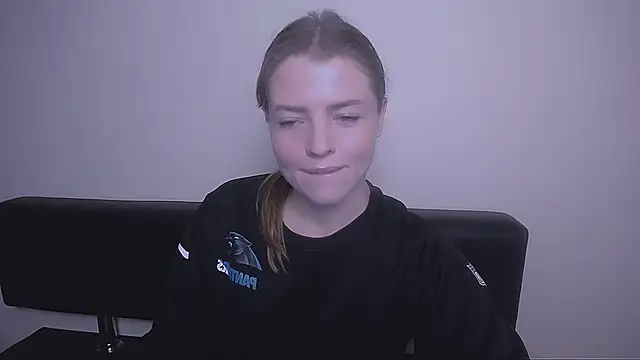 Snapshot of MissOliviaa_ chatting on 12-03-24, 02:49 MissOliviaa online show from 12-03-24, 02:49