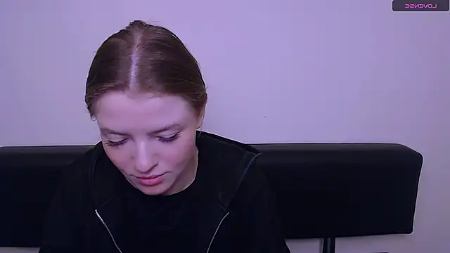 Snapshot of MissOliviaa_ chatting on 12-27-24, 08:02 MissOliviaa online show from 12-27-24, 08:02