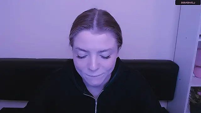 Snapshot of MissOliviaa_ chatting on 12-30-24, 07:37 MissOliviaa online show from 12-30-24, 07:37