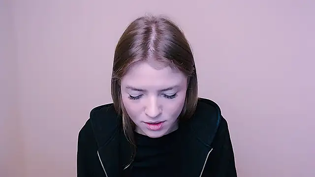 Snapshot of MissOliviaa_ chatting on 01-04-25, 12:38 MissOliviaa online show from 01-04-25, 12:38