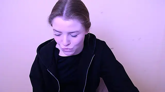 Snapshot of MissOliviaa_ chatting on 01-16-25, 08:22 MissOliviaa online show from 01-16-25, 08:22