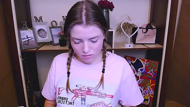 Snapshot of MissOliviaa_ chatting on 01-25-25, 12:47 MissOliviaa online show from 01-25-25, 12:47