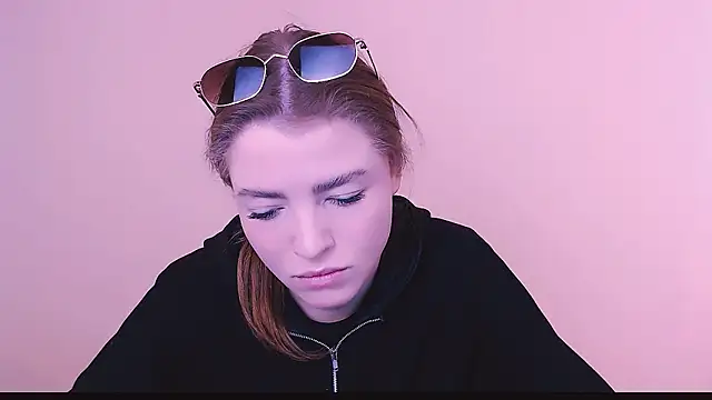 Snapshot of MissOliviaa_ chatting on 02-10-25, 08:20 MissOliviaa online show from 02-10-25, 08:20