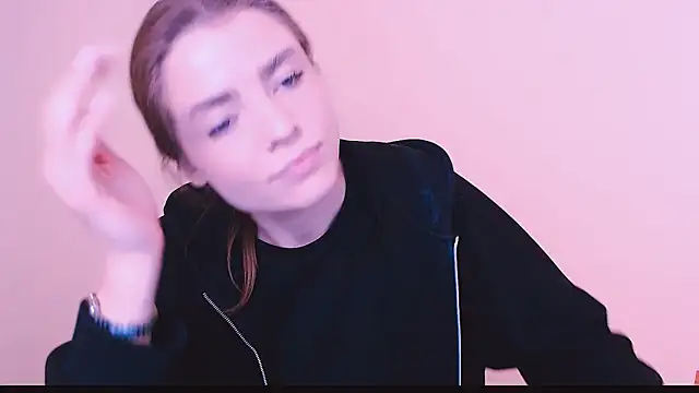 Snapshot of MissOliviaa_ chatting on 02-10-25, 11:25 MissOliviaa online show from 02-10-25, 11:25