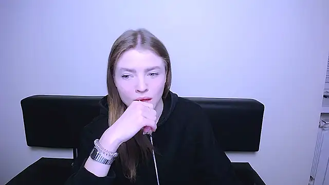 Snapshot of MissOliviaa_ chatting on 02-18-25, 08:38 MissOliviaa online show from 02-18-25, 08:38