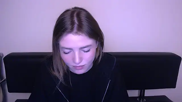 Snapshot of MissOliviaa_ chatting on 02-19-25, 01:28 MissOliviaa online show from 02-19-25, 01:28