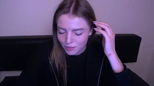 Snapshot of MissOliviaa_ chatting on 02-21-25, 01:33 MissOliviaa online show from 02-21-25, 01:33