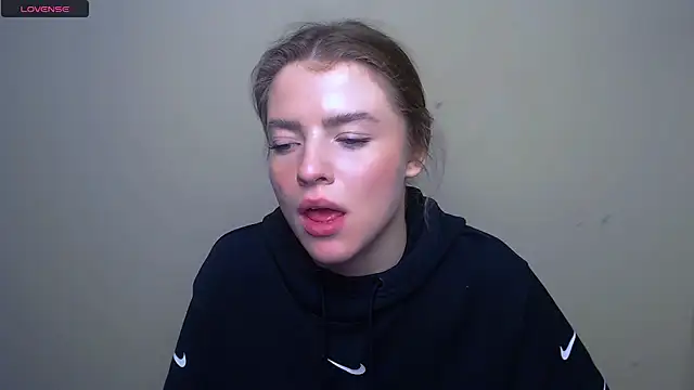 Snapshot of MissOliviaa_ chatting on 02-26-25, 02:46 MissOliviaa online show from 02-26-25, 02:46