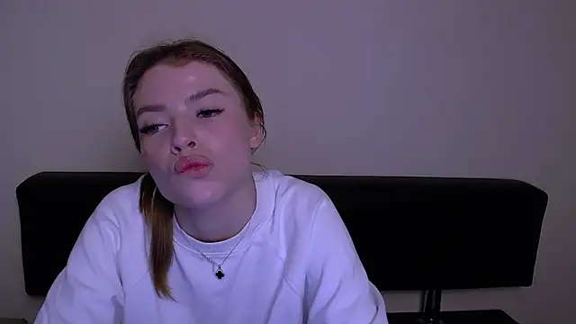 Snapshot of MissOliviaa_ chatting on 03-05-25, 12:44 MissOliviaa online show from 03-05-25, 12:44