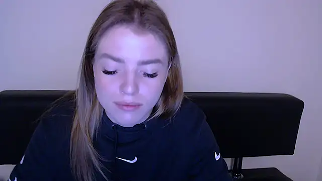 Snapshot of MissOliviaa_ chatting on 03-06-25, 08:41 MissOliviaa online show from 03-06-25, 08:41