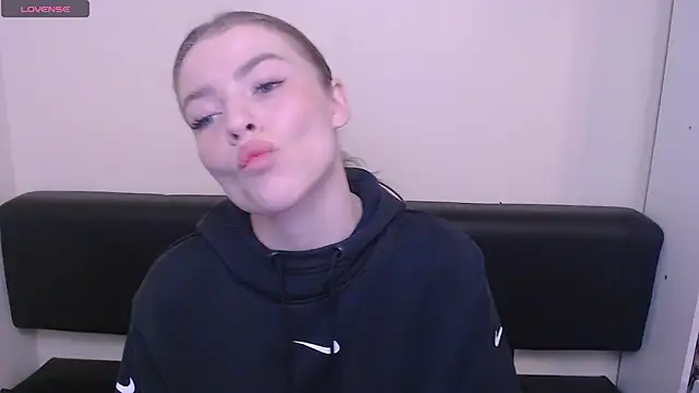 Snapshot of MissOliviaa_ chatting on 03-07-25, 01:40 MissOliviaa online show from 03-07-25, 01:40