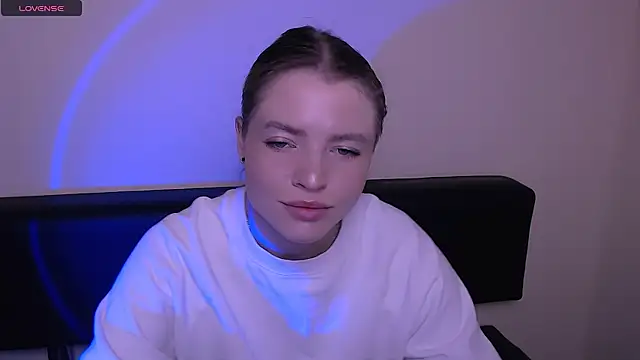 Snapshot of MissOliviaa_ chatting on 11-01-25, 08:27 MissOliviaa online show from 11-01-25, 08:27