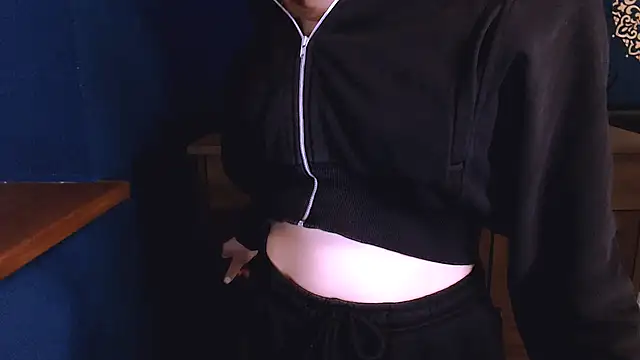 Snapshot of MissOliviaa_ chatting on 11-06-25, 02:18 MissOliviaa online show from 11-06-25, 02:18