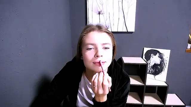 Snapshot of MissOliviaa_ chatting on 11-08-25, 07:41 MissOliviaa online show from 11-08-25, 07:41