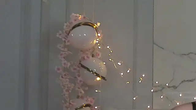 Smiley Mia online show from 12-28-24, 05:12