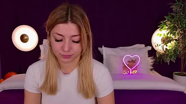 HelenaMorgan online show from 10-18-25, 03:09