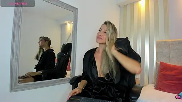 Tayra Pradit online show from 12-18-24, 01:59