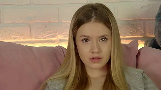 MilanaBalmain online show from 10-15-25, 04:18