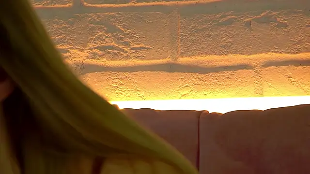 MilanaBalmain online show from 11-19-25, 04:07