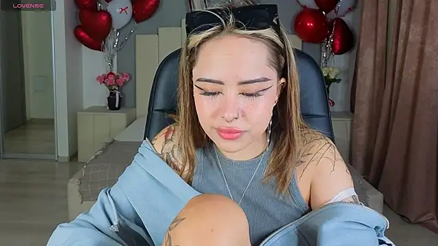 baby  kim online show from 10-02-25, 05:03