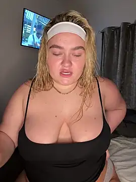 Snapshot of Dolly19x chatting on 12-07-24, 10:28 Dolly19x online show from 12-07-24, 10:28