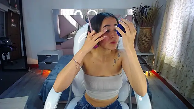 Mia Fischer online show from 10-18-25, 07:25