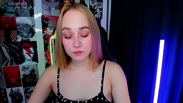 LianaBright online show from 10-17-25, 02:15