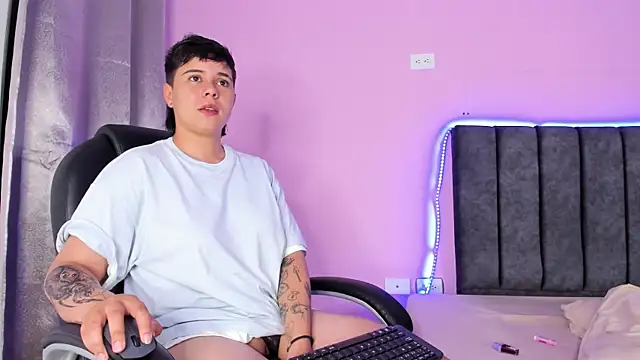 AbbySmiitth  online show from 01-08-25, 03:17