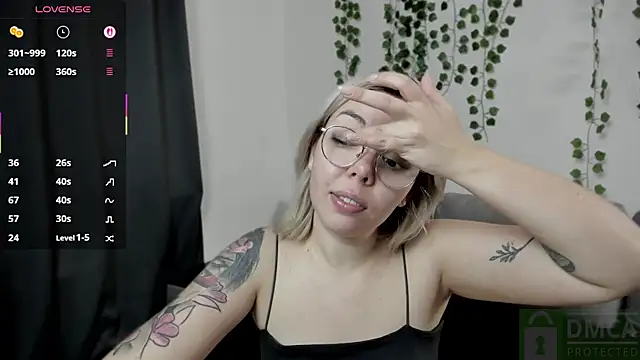 Snapshot of whoa-hoa-hoa-hoa-hoa chatting on 10-08-25, 09:01 whoa-hoa-hoa-hoa-hoa online show from 10-08-25, 09:01