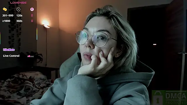 Snapshot of whoa-hoa-hoa-hoa-hoa chatting on 10-13-25, 09:15 whoa-hoa-hoa-hoa-hoa online show from 10-13-25, 09:15