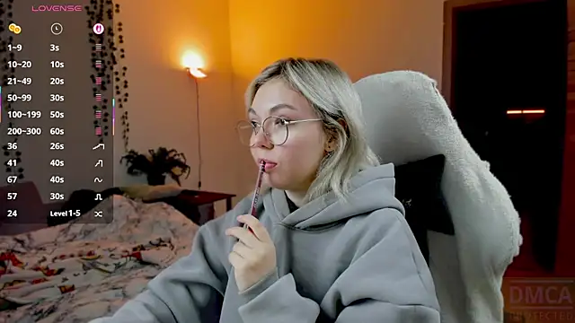 Snapshot of whoa-hoa-hoa-hoa-hoa chatting on 10-18-25, 09:15 whoa-hoa-hoa-hoa-hoa online show from 10-18-25, 09:15