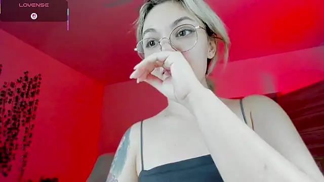 Snapshot of whoa-hoa-hoa-hoa-hoa chatting on 10-24-25, 06:26 whoa-hoa-hoa-hoa-hoa online show from 10-24-25, 06:26