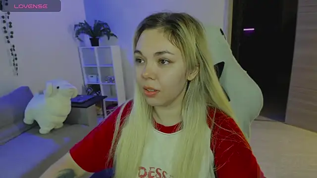 whoa-hoa-hoa-hoa-hoa online show from 12-20-25, 07:21