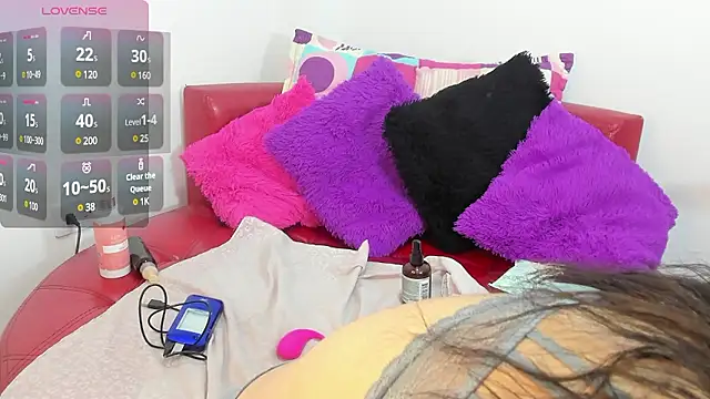 Snapshot of yahaira_ chatting on 12-03-24, 01:32 yahaira online show from 12-03-24, 01:32
