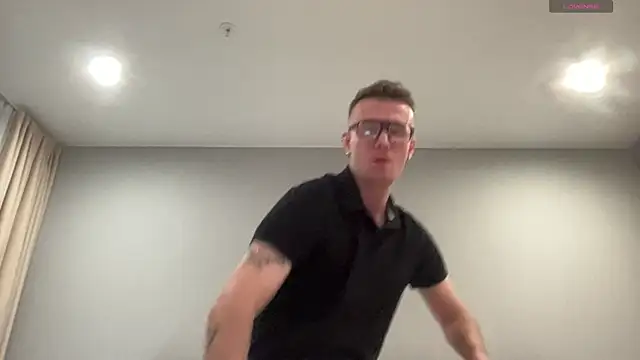 cute mark online show from 11-18-25, 08:13