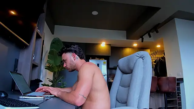 Maximo Marcelo online show from 04-16-26, 09:39