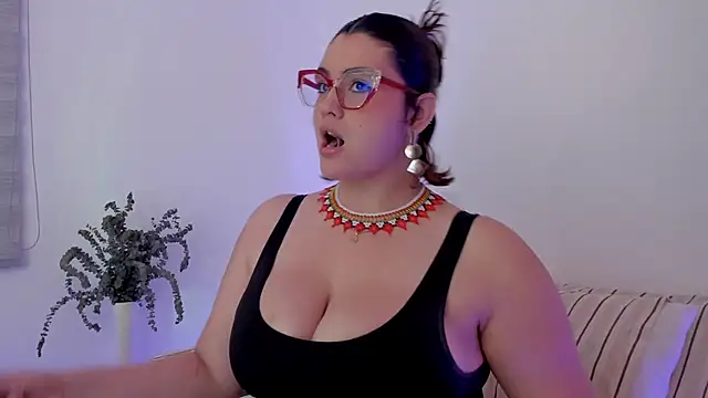 Snapshot of Candelariia_ chatting on 03-22-25, 05:31 Candelariia online show from 03-22-25, 05:31