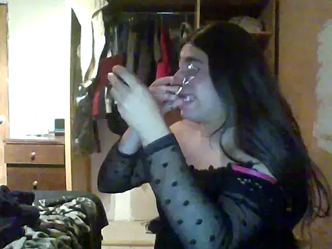 Snapshot of Yasmin_Paez99 chatting on 11-08-25, 02:45 Yasmin Paez99 online show from 11-08-25, 02:45