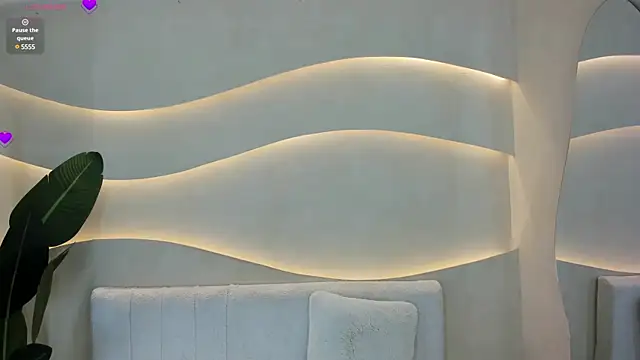 Naomi Dasilva online show from 01-06-25, 07:24