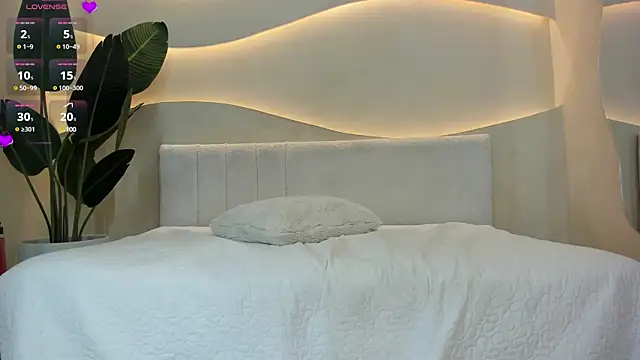 Naomi Dasilva online show from 01-06-25, 10:26