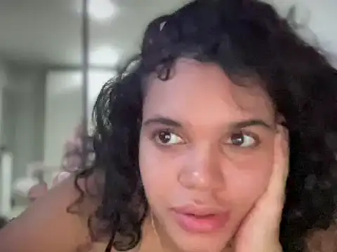 Snapshot of brithneysquirt chatting on 02-14-25, 06:29 brithneysquirt online show from 02-14-25, 06:29